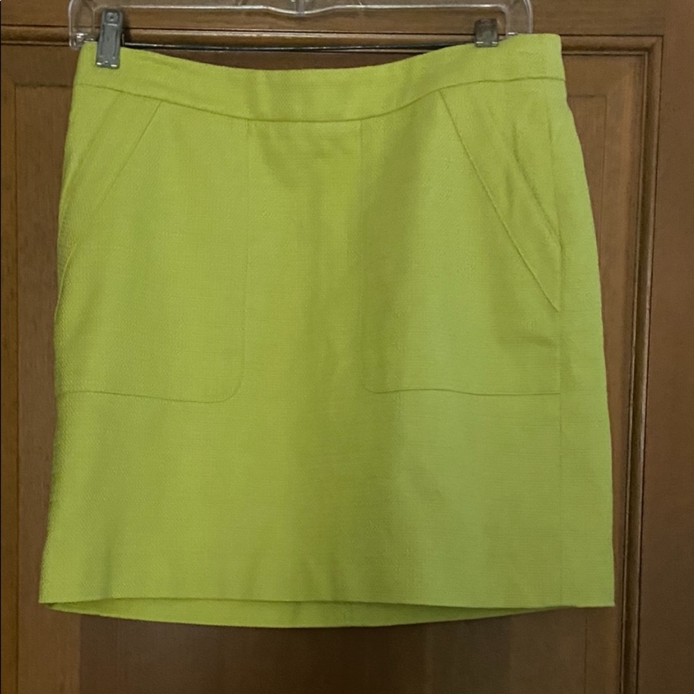 Loft yellow lined skirt 💯%Cotton with back zipper and 2 side pockets siz…
